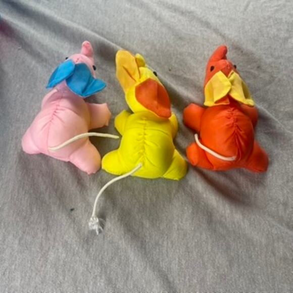 Vintage Puffalump Elephant with 3 Baby Elephants in Stomach Zip up Pocket 1980s - Picture 8 of 9